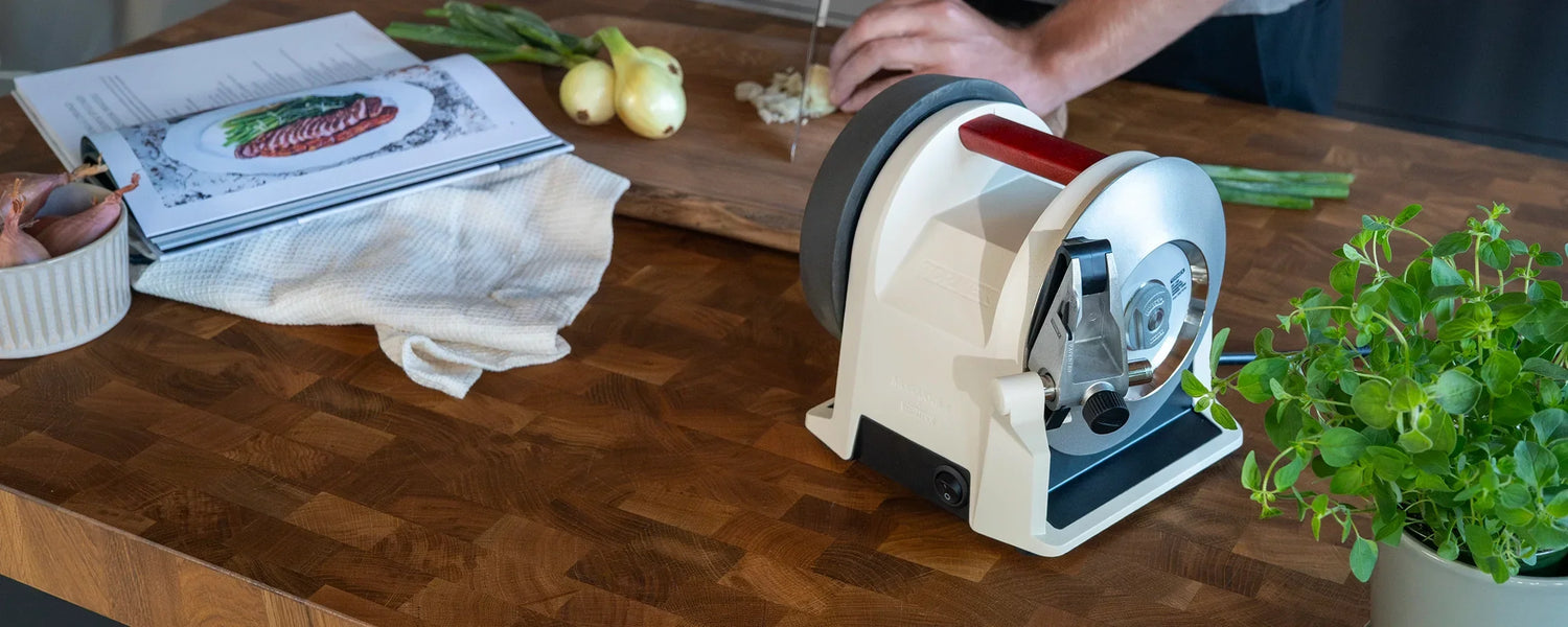 NY FÄRG - Tormek T-1 Morakniv 1891 i Linen White