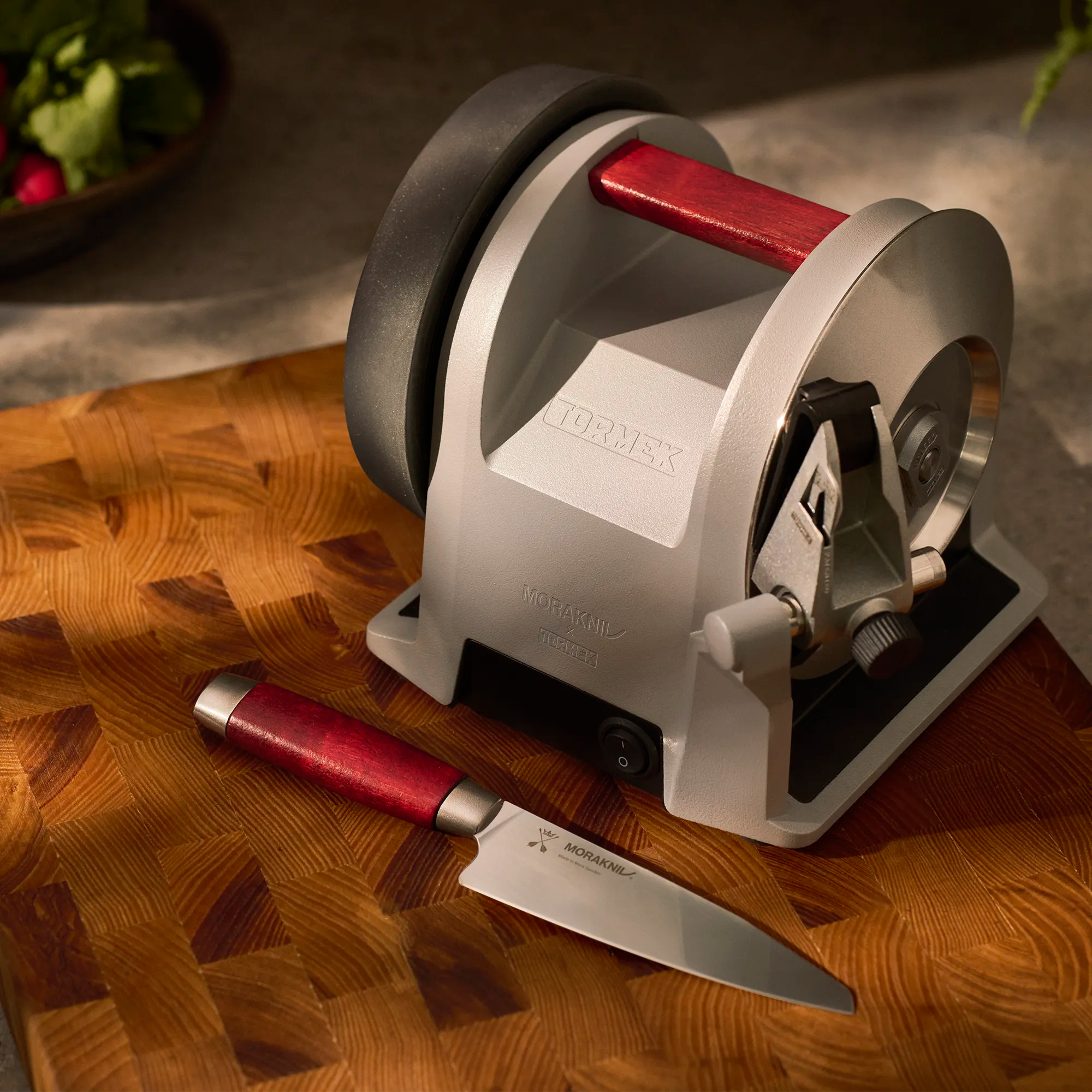 Tormek T-1 Morakniv 1891 with an a Morakniv x Tormek 1891 utility knife classic with a red handle in birch